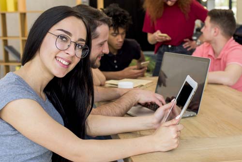 Competencia digital en estudiantes universitarios: una revisión sistemática